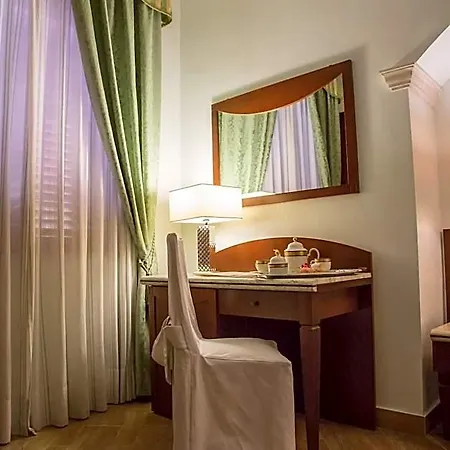 Hotel Palmed Gizzeria